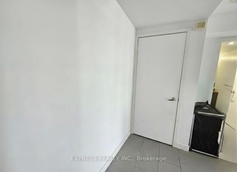 Photo 12 at 705 - 15 Fort York Boulevard, Waterfront Communities C1, Toronto