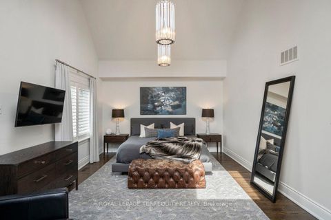 Photo 23 at 94 Kingsway Crescent, Kingsway South, Toronto