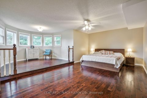 Photo 18 at 54 Cityview Circle, Holly, Barrie