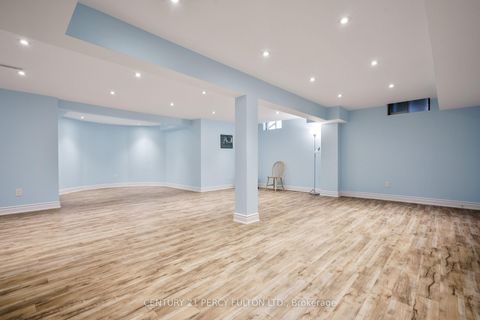 Photo 32 at 54 Cityview Circle, Holly, Barrie