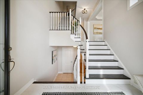 Photo 2 at 38 Carriage House Court, Jefferson, Richmond Hill