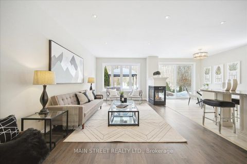 Photo 7 at 38 Carriage House Court, Jefferson, Richmond Hill