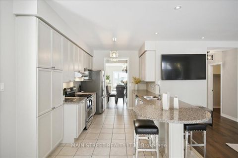 Photo 13 at 38 Carriage House Court, Jefferson, Richmond Hill