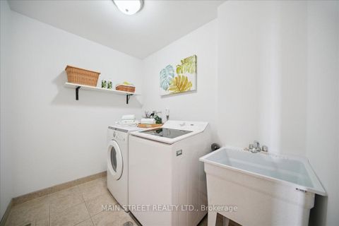 Photo 24 at 38 Carriage House Court, Jefferson, Richmond Hill