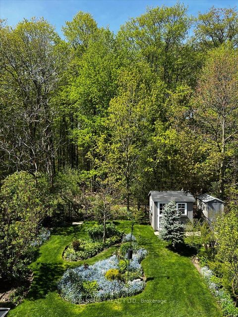 Photo 31 at 38 Carriage House Court, Jefferson, Richmond Hill