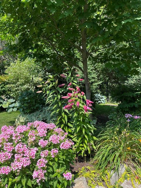 Photo 32 at 38 Carriage House Court, Jefferson, Richmond Hill