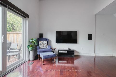 Photo 6 at 3 - 92 Twenty Ninth Street, Long Branch, Toronto