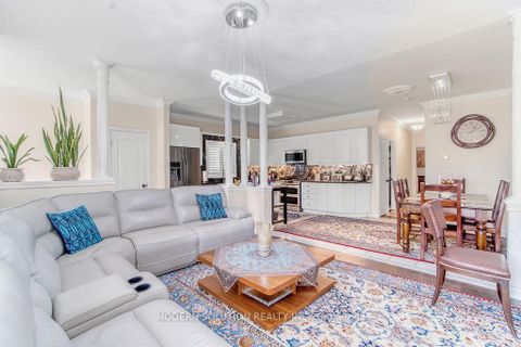 Photo 5 at 119 Blackthorn Drive, Maple, Vaughan