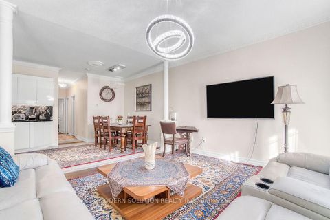 Photo 8 at 119 Blackthorn Drive, Maple, Vaughan