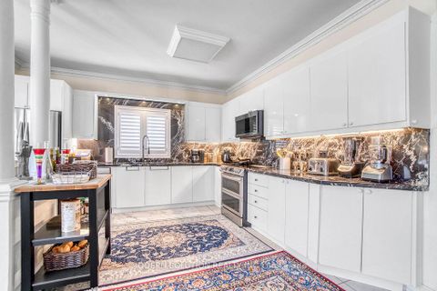 Photo 11 at 119 Blackthorn Drive, Maple, Vaughan