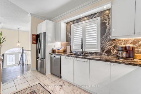 Photo 12 at 119 Blackthorn Drive, Maple, Vaughan