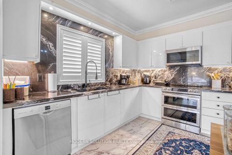 Photo 13 at 119 Blackthorn Drive, Maple, Vaughan