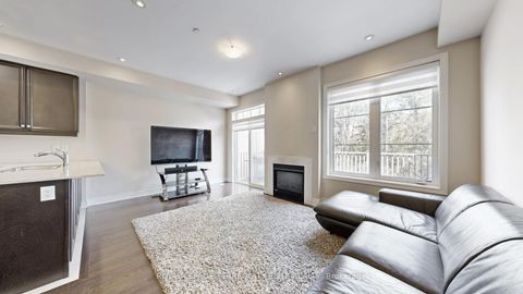 Photo 5 at 121 - 1331 Major Mackenzie Drive, Patterson, Vaughan