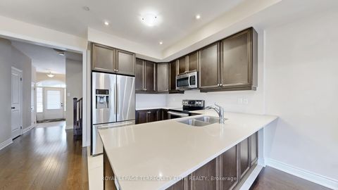 Photo 13 at 121 - 1331 Major Mackenzie Drive, Patterson, Vaughan
