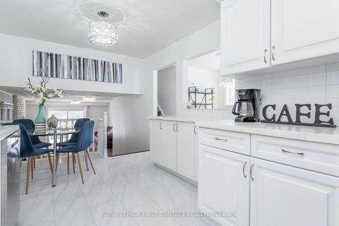 Photo 2 at 3 Oren Boulevard, Sunnidale, Barrie