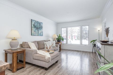 Photo 8 at 3 Oren Boulevard, Sunnidale, Barrie