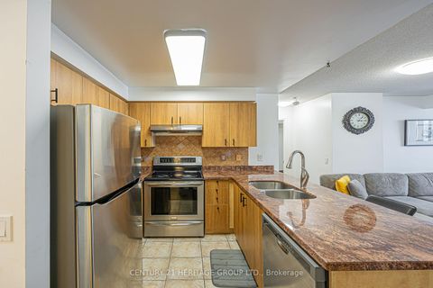 Photo 5 at 211 - 310 Red Maple Road, Langstaff, Richmond Hill