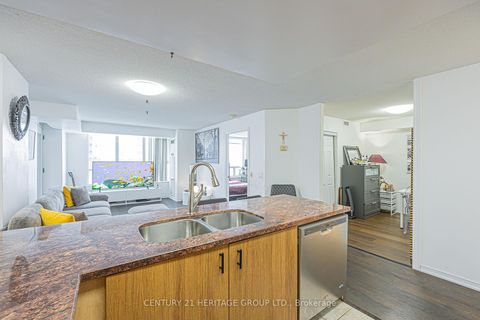 Photo 8 at 211 - 310 Red Maple Road, Langstaff, Richmond Hill