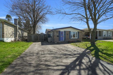 Photo 0 at 821 Krosno Boulevard, Bay Ridges, Pickering