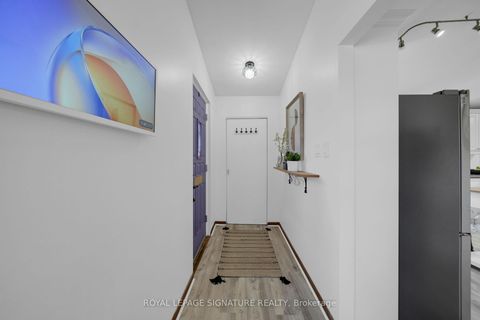 Photo 3 at 821 Krosno Boulevard, Bay Ridges, Pickering