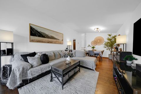 Photo 4 at 821 Krosno Boulevard, Bay Ridges, Pickering