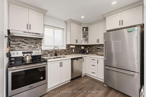 Photo 2 at 9 San Vito Way, Jane Heights, Toronto