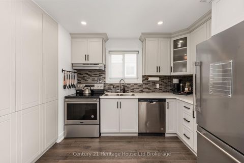 Photo 3 at 9 San Vito Way, Jane Heights, Toronto