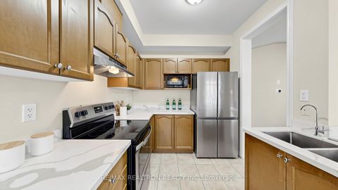 Photo 9 at 52 Gauguin Avenue, Patterson, Vaughan