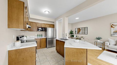 Photo 10 at 52 Gauguin Avenue, Patterson, Vaughan