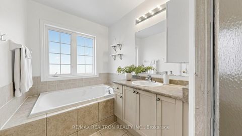 Photo 19 at 52 Gauguin Avenue, Patterson, Vaughan