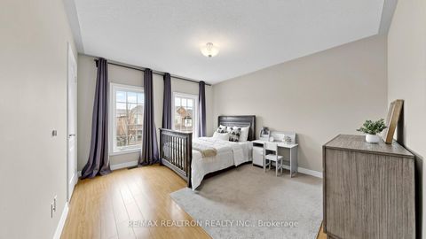Photo 22 at 52 Gauguin Avenue, Patterson, Vaughan