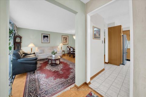 Photo 8 at 175 Oliver Lane, Maple, Vaughan