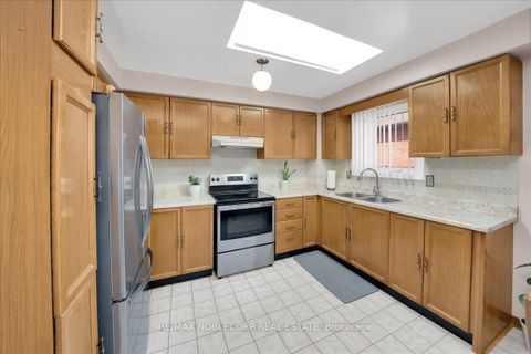 Photo 14 at 175 Oliver Lane, Maple, Vaughan