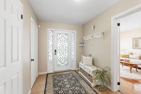 Photo 4 at 28 Camrose Drive, Keswick South, Georgina