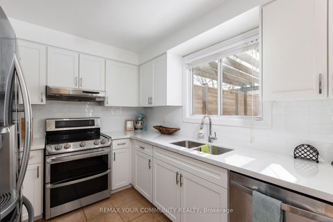 Photo 15 at 28 Camrose Drive, Keswick South, Georgina