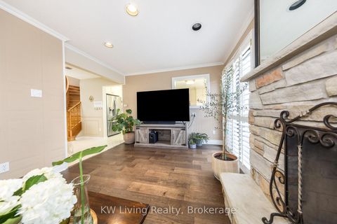 Photo 14 at 129 Franklin Avenue, Yorkhill, Vaughan