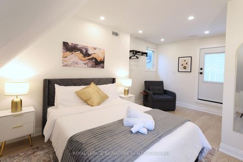 Photo 13 at 36 Tennis Crescent, North Riverdale, Toronto