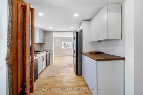 Photo 2 at 160 Duckworth Street, Codrington, Barrie