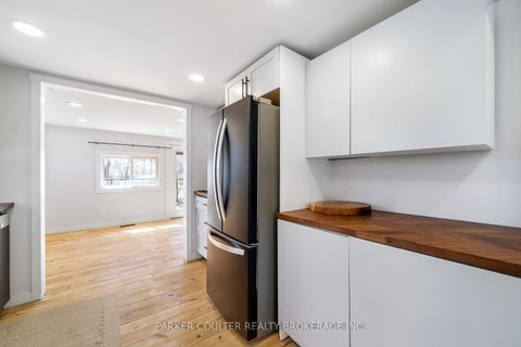 Photo 3 at 160 Duckworth Street, Codrington, Barrie