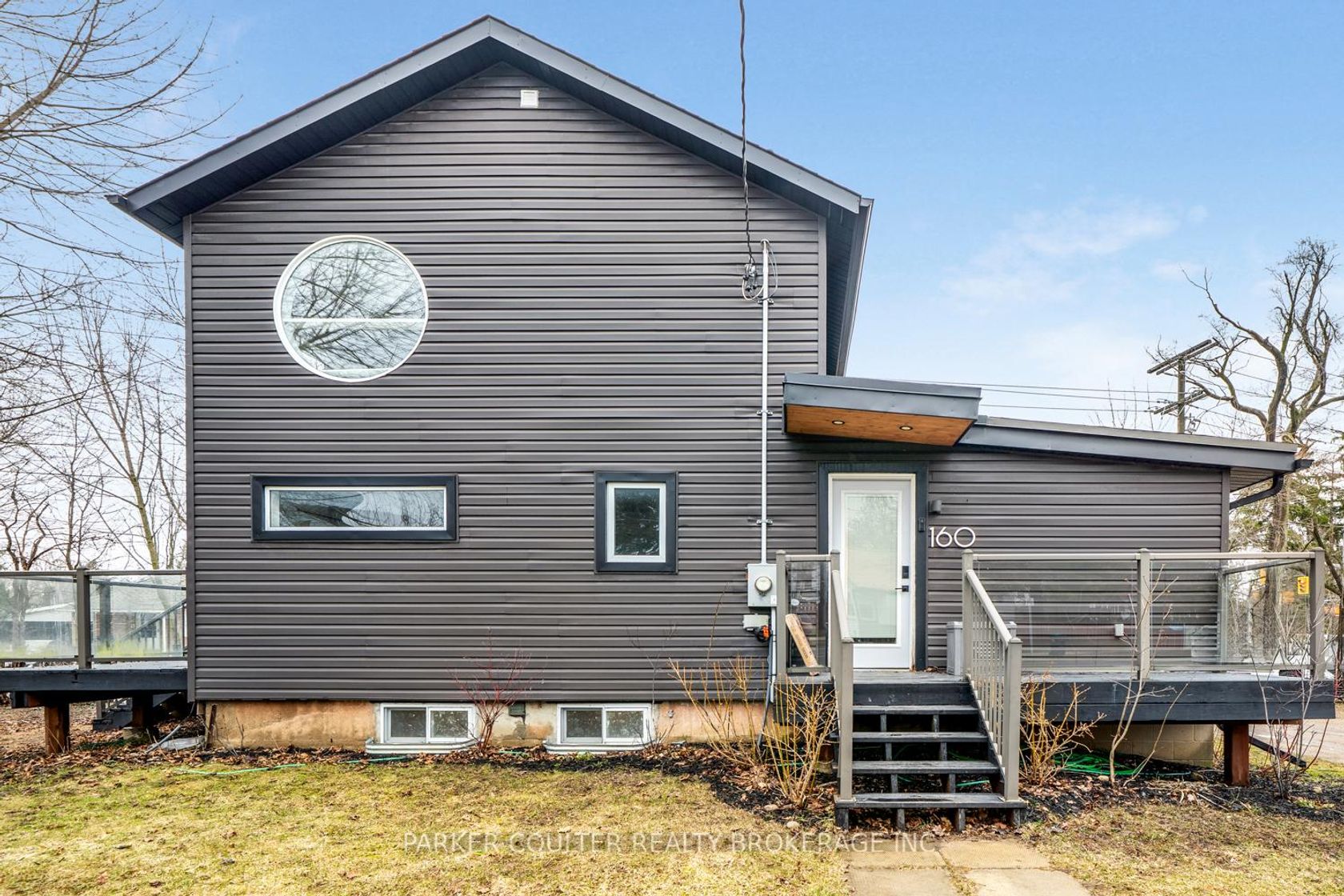 160 Duckworth Street, Codrington, Barrie photo number 2