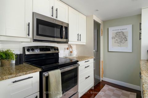 Photo 2 at 903 - 725 King Street W, Niagara, Toronto