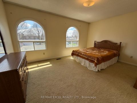Photo 12 at 94 Pepperell Crescent, Milliken Mills West, Markham