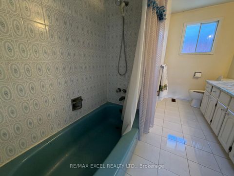 Photo 23 at 94 Pepperell Crescent, Milliken Mills West, Markham