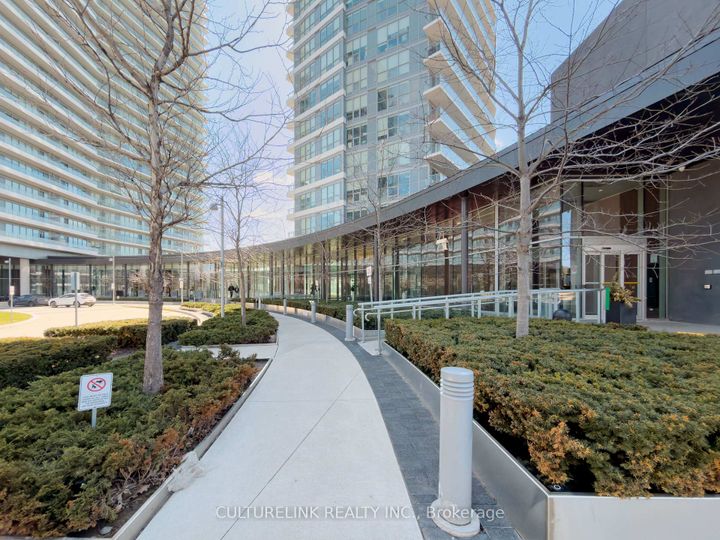 Photo 1 at 2008 - 117 McMahon Drive, Bayview Village, Toronto