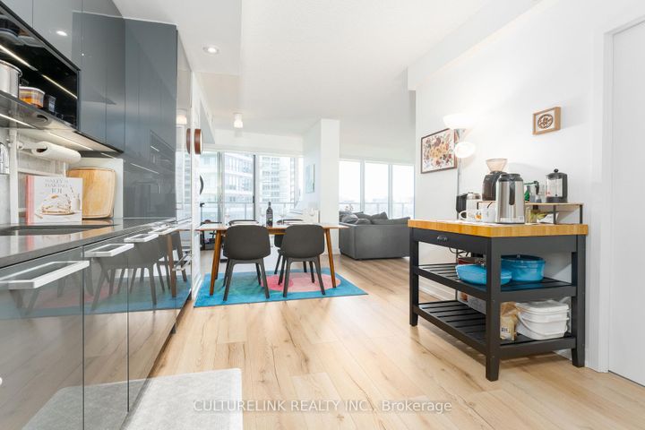 Photo 2 at 2008 - 117 McMahon Drive, Bayview Village, Toronto