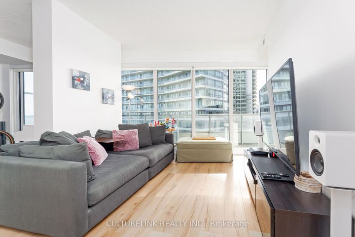 Photo 9 at 2008 - 117 McMahon Drive, Bayview Village, Toronto