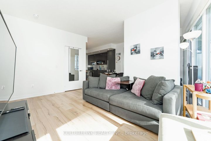 Photo 10 at 2008 - 117 McMahon Drive, Bayview Village, Toronto