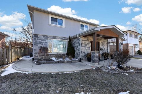 Photo 2 at 5 Jills Court, Grove East, Barrie