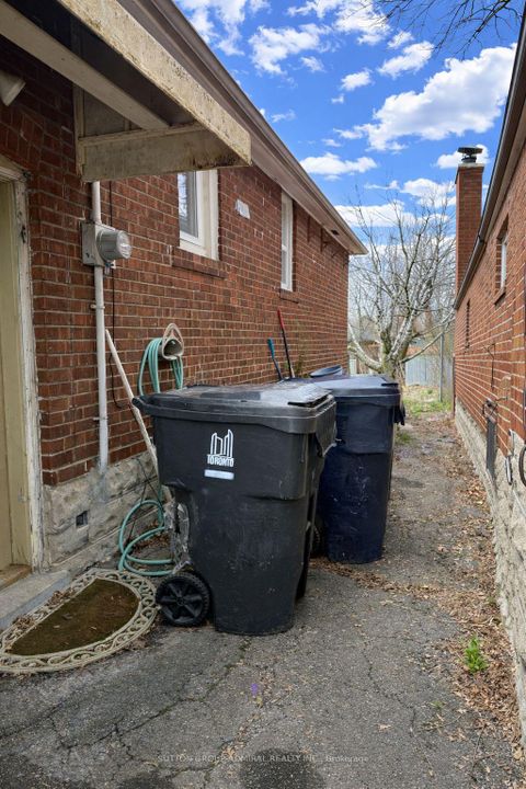 Photo 2 at 368 Winnett Avenue, Oakwood Village, Toronto