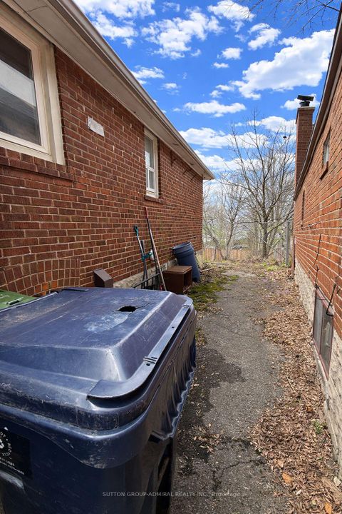 Photo 4 at 368 Winnett Avenue, Oakwood Village, Toronto